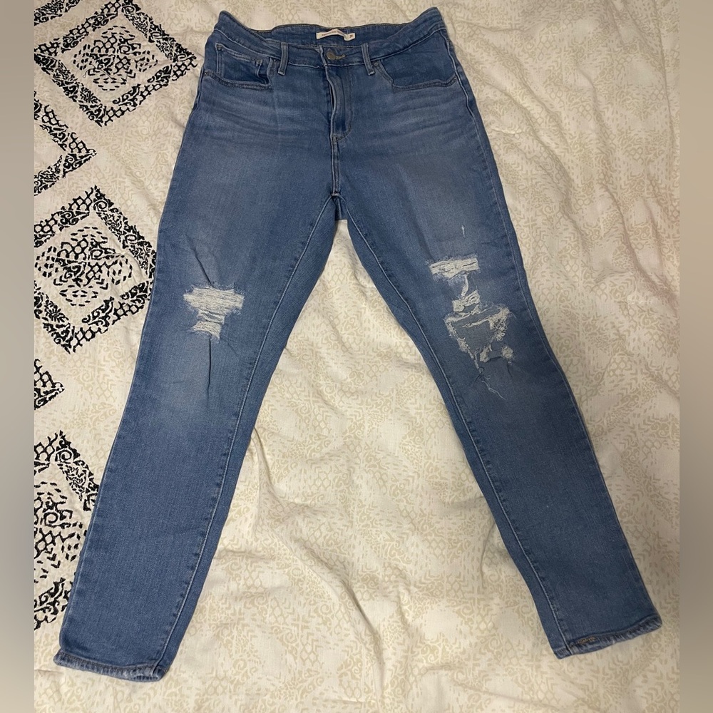 Levi’s- Women’s Ripped Skinny Jeans - Size 31 (12)